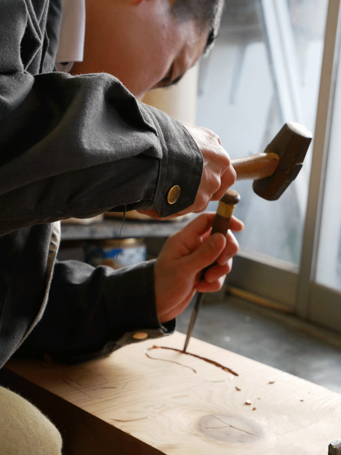 木彫り看板職人4