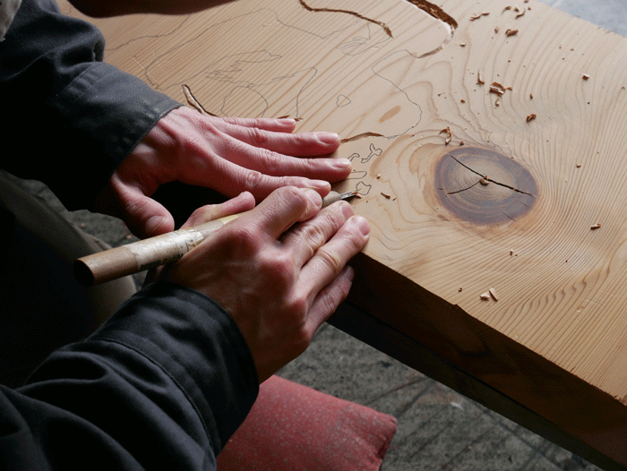木彫り看板職人2