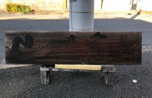 木の看板 木彫り看板の修復前の看板　杉の看板