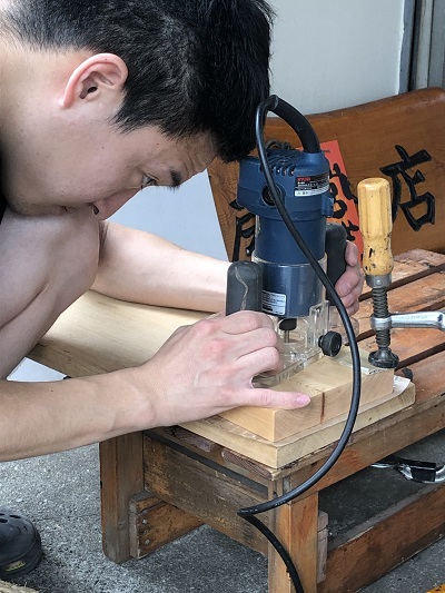 木製表札　ルーター３